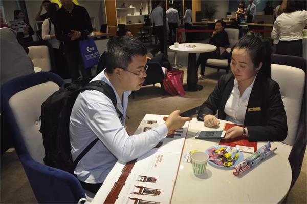 鸿业家具第43届家博会圆满乐成