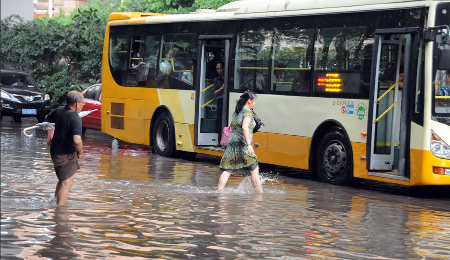 广州早上下雨，，鸿业依然全力送货