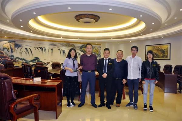 鸿业家具第43届家博会圆满乐成