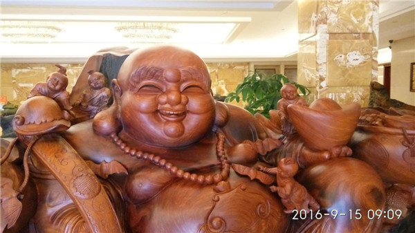 鸿业办公家具展厅镇店之宝深受访客喜欢