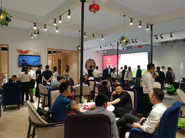 鸿业家具第43届家博会圆满乐成
