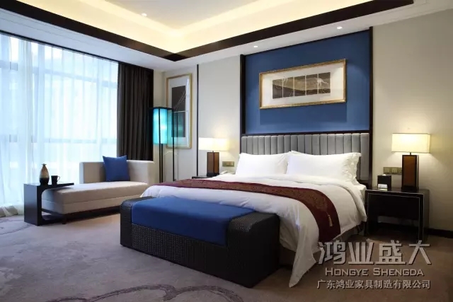 鸿业家具使整个空间古板中透着现代，，现代中揉着古典。。。。