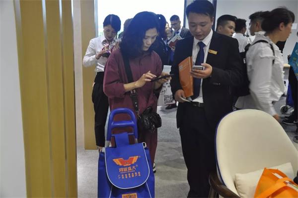 鸿业家具第43届家博会圆满乐成