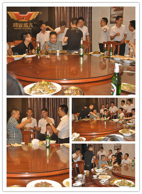  在餐桌上各人相互敬酒，，，，，，你一杯，，，，，，我一杯，，，，，，气氛很是融洽，，，，，，虽然在气氛融洽的同时老板为每一位员工逐一表达了谢意，，，，，，谢谢为公司的支付，，，，，，同时为每位员工赠予了一盒月饼。。让员工感受到了老板以及公司对他们的厚爱