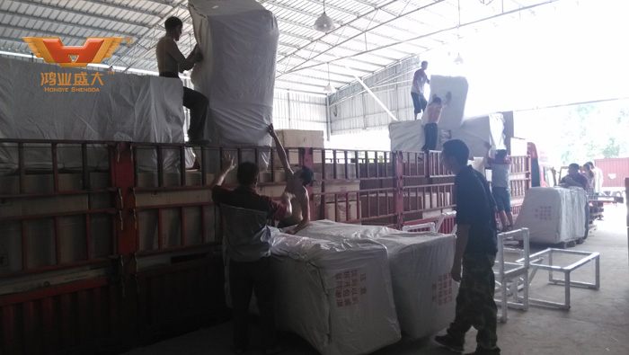    鸿业家具出货平台为杜总办公家具采购项目装货现场直击：