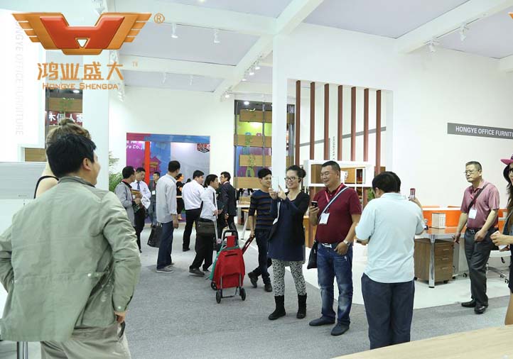国际名模助阵鸿业家具展会|鸿业相册|【鸿业盛大官网】