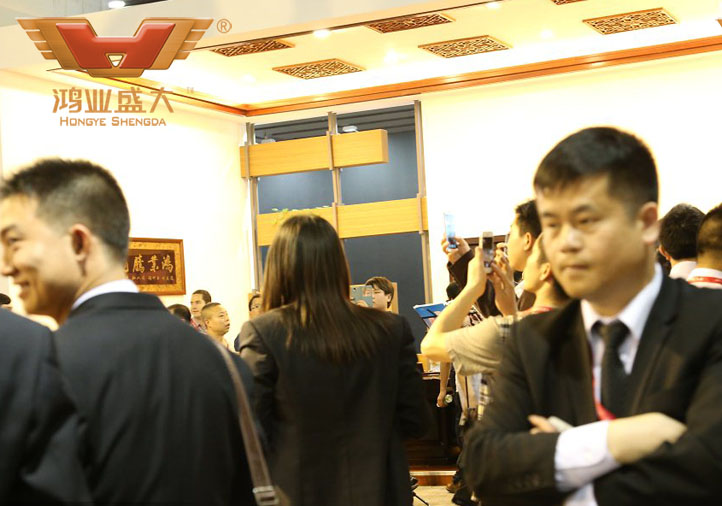 国际名模助阵鸿业家具展会|鸿业相册|【鸿业盛大官网】