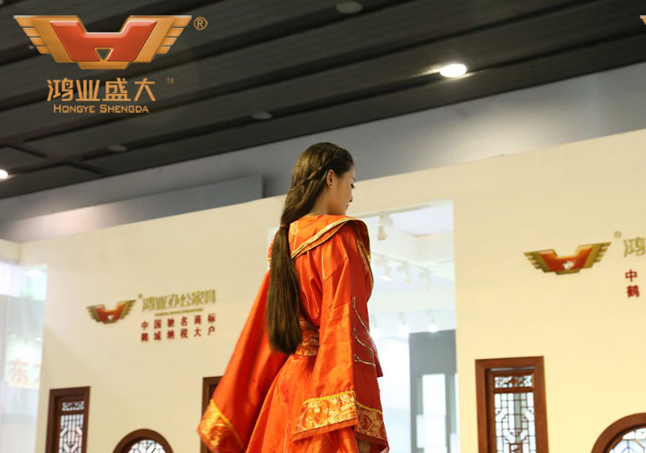 鸿业展会名模T台秀随拍|鸿业相册|【鸿业盛大官网】