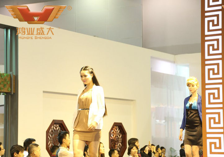鸿业展会名模T台秀随拍|鸿业相册|【鸿业盛大官网】