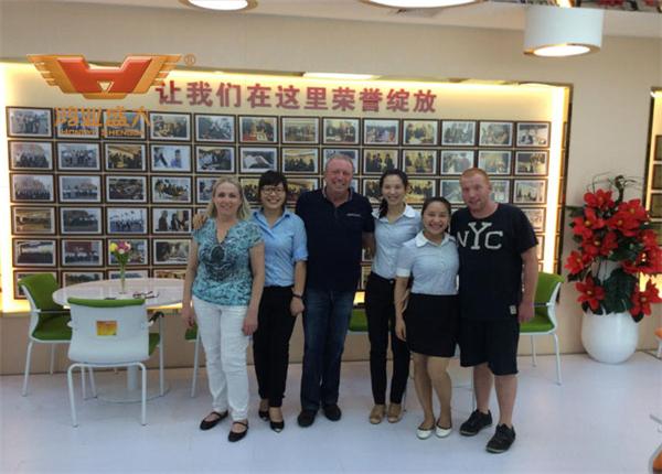 俄罗斯客户旅行考察鸿业家具出口展厅|鸿业相册|【鸿业盛大官网】